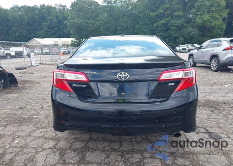 2014 Toyota Camry Se z USA, uszkodzony, nr VIN 4T1BF1FK1EU865335